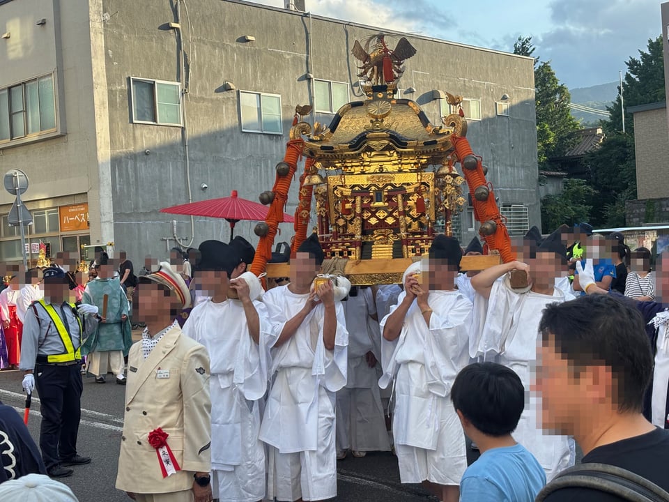 神輿担ぎ