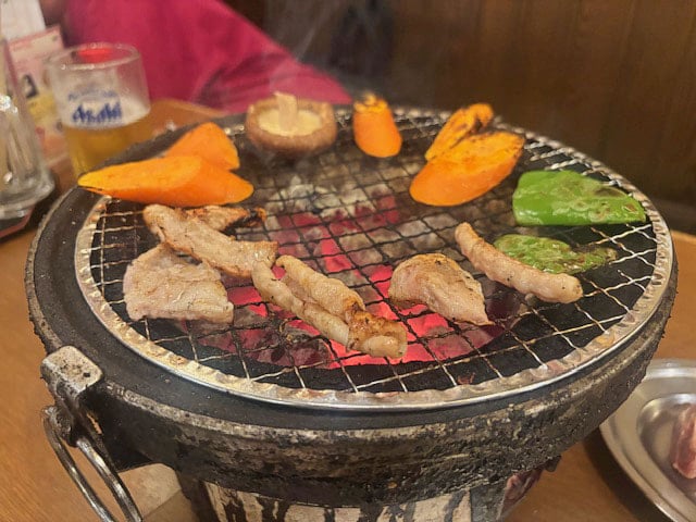塩ホルモン　炭火のあんざい　炭焼き