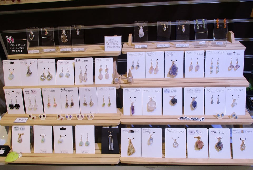 ピアス、ネックレス