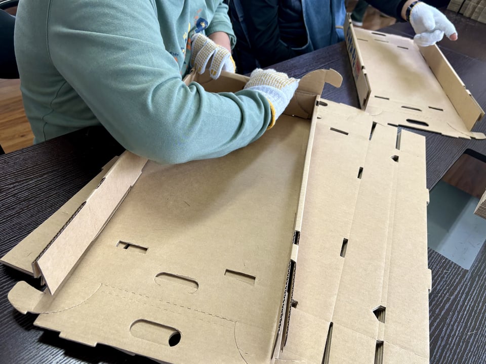 段ボール組み立て作業