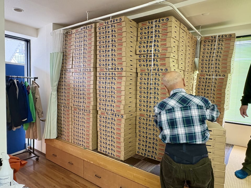 組み立てた段ボール